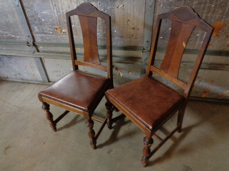 lot 186 image: 2 Vintage Chairs