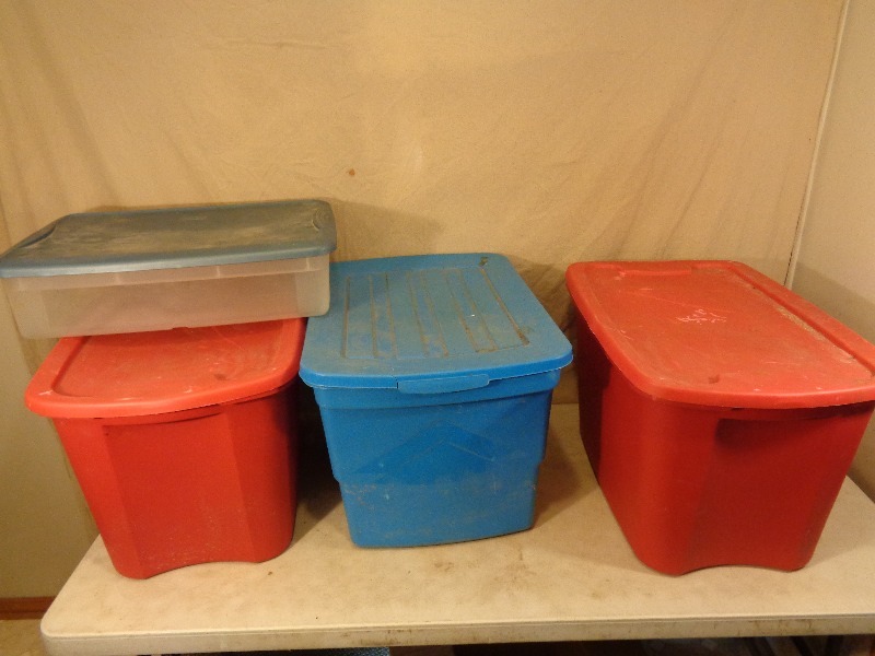 lot 196 image: 4 Totes with Lids