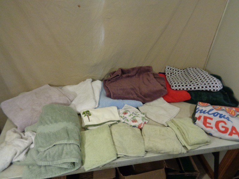 lot 199 image: Towels