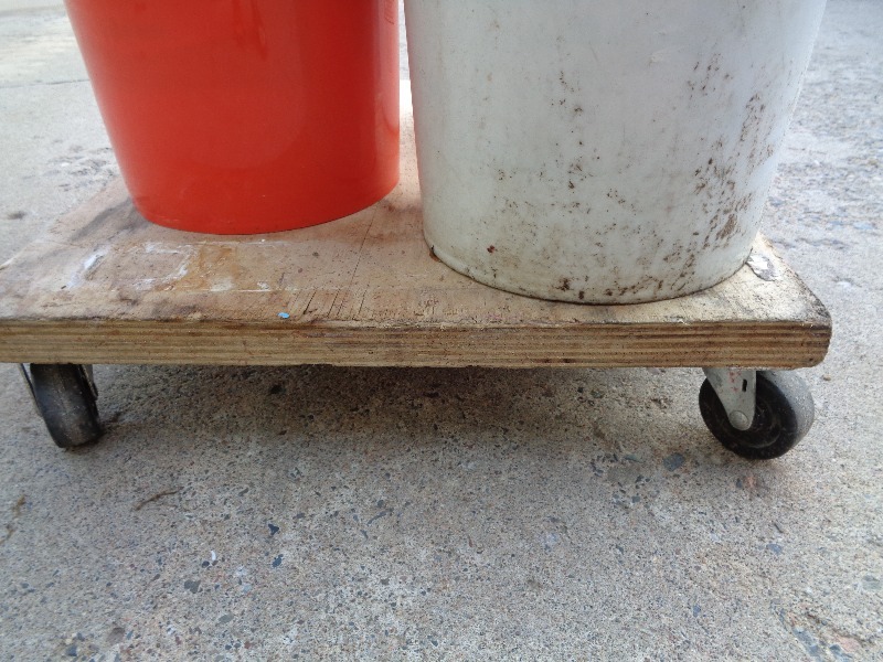lot 30A image: 4 Wheel Cart and 5 Gallon Buckets