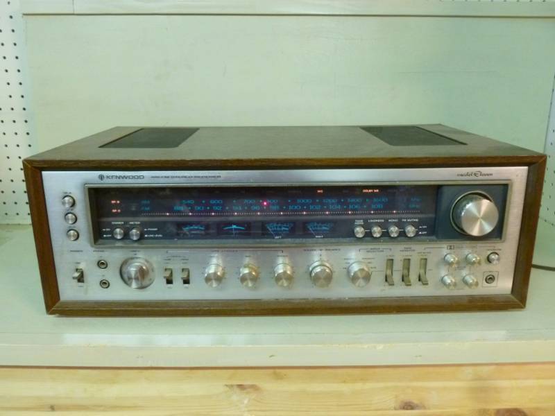 lot 2 image: Vintage Receiver