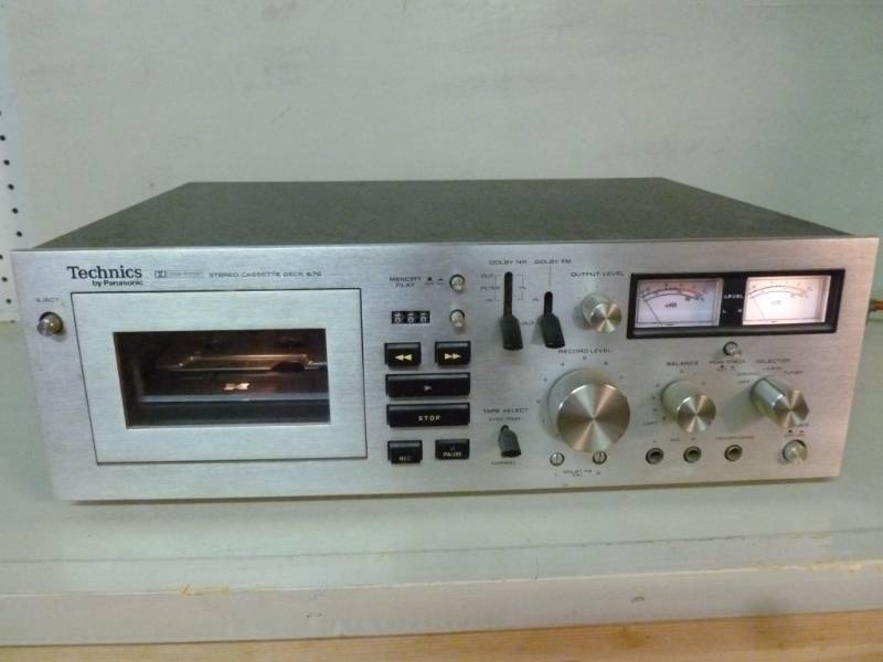 lot 4 image: Technics Cassette Deck