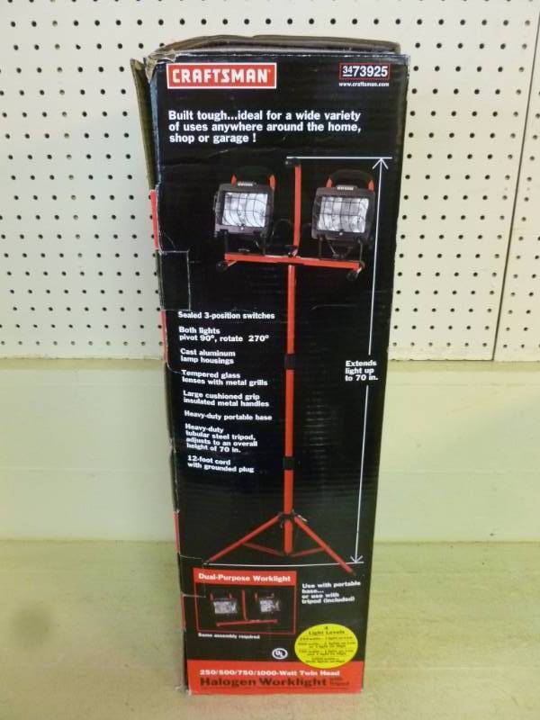 lot 9 image: Craftsman Worklight