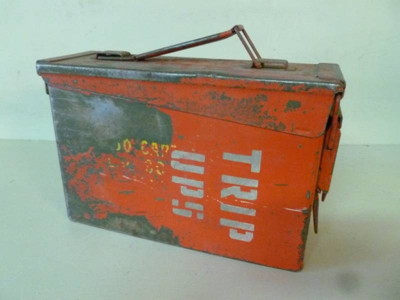 lot 18 image: Vintage Ammo Box