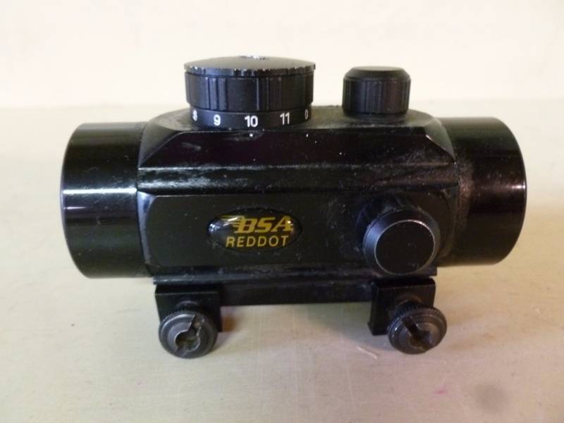 lot 19 image: Red Dot Scope