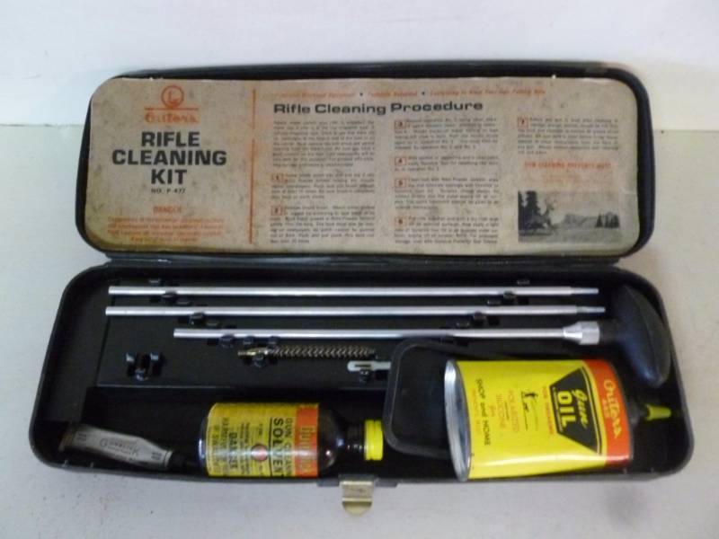 lot 22 image: Vintage Gun Cleaning Kit