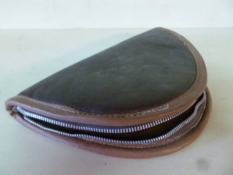 lot 23 image: Pistol Case