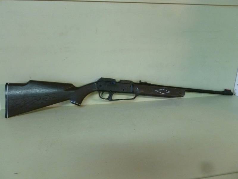 lot 24 image: Daisy Powerline BB Gun
