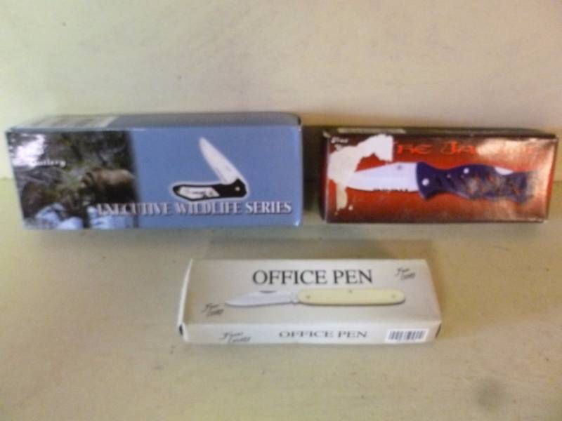lot 44 image: New Pocket Knives