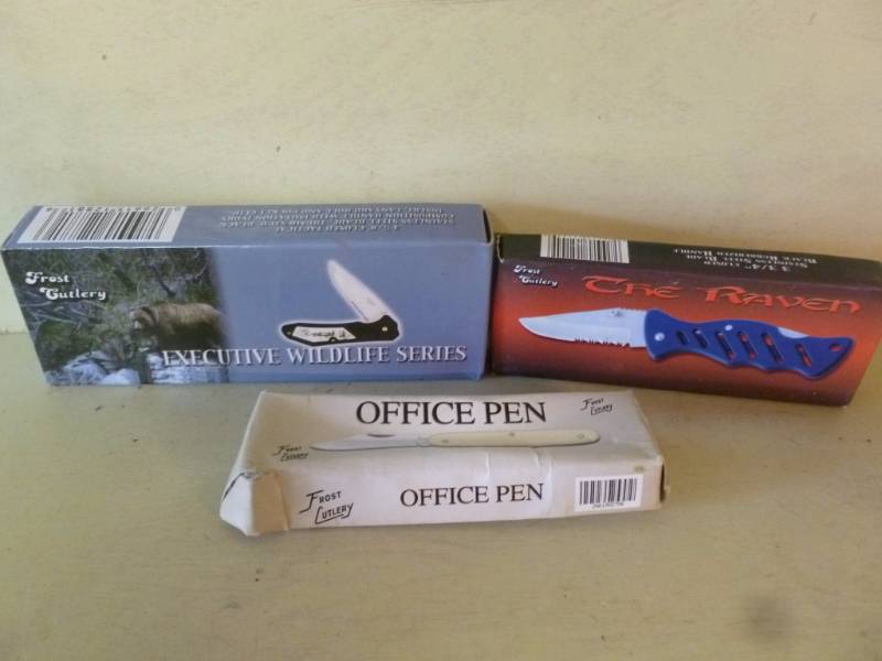 lot 46 image: New Pocket Knives