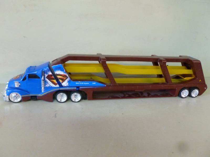 lot 107 image: Hot Wheels Truck