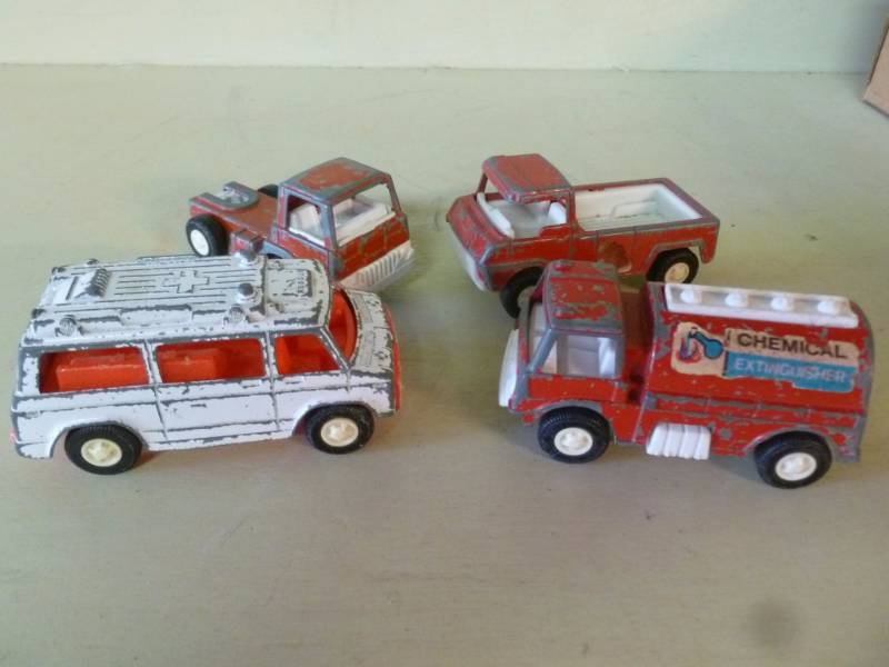 lot 111 image: Vintage Tootsie Toys