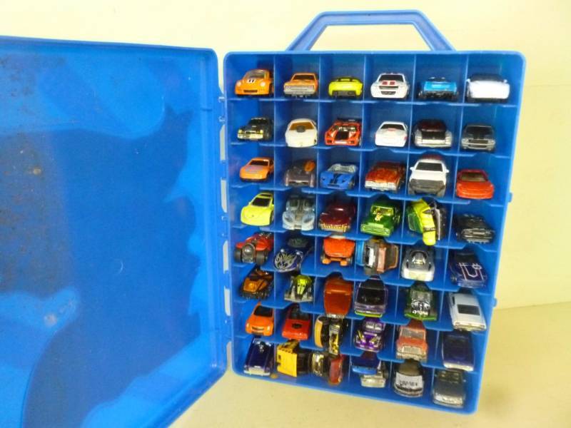 lot 116 image: Hot Wheel Case