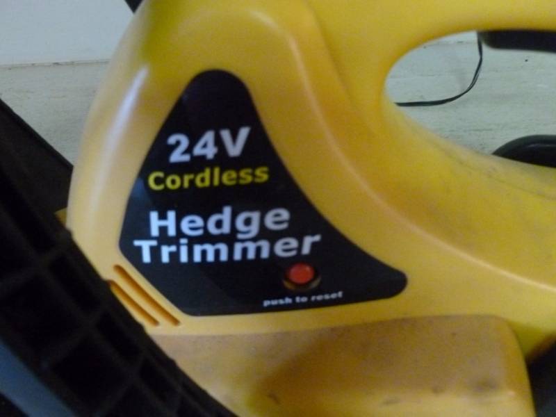 lot 117 image: Cordless Hedge Trimmer