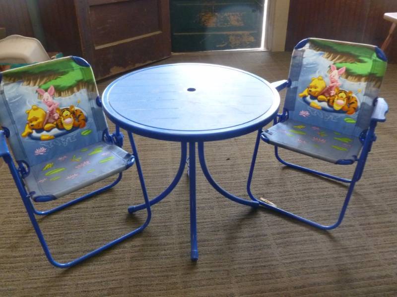lot 121 image: Kids Table Set
