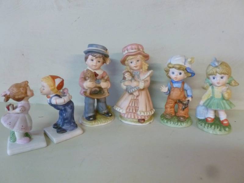 lot 134 image: Decorative