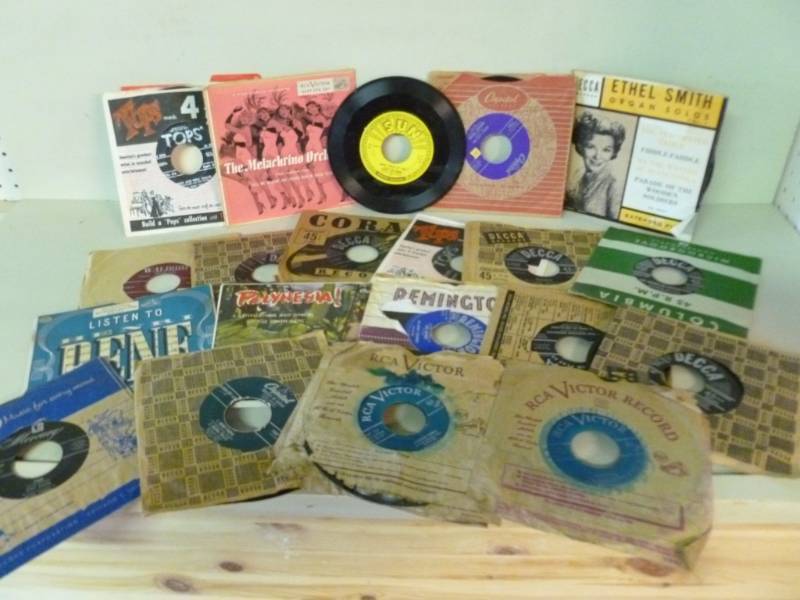 lot 183 image: Collectible 45s Records