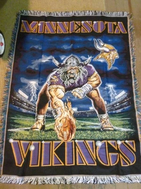lot 198 image: Minnesota Vikings Blanket