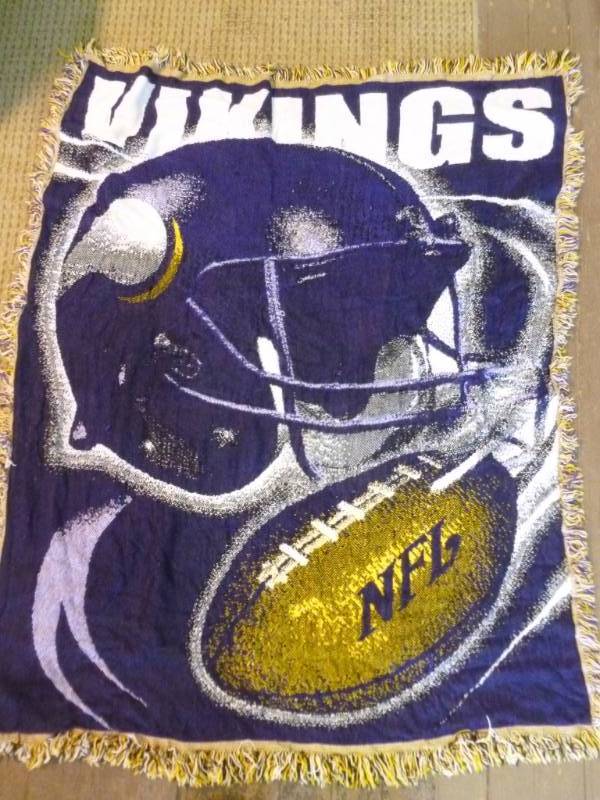 lot 199 image: Minnesota Vikings Blanket