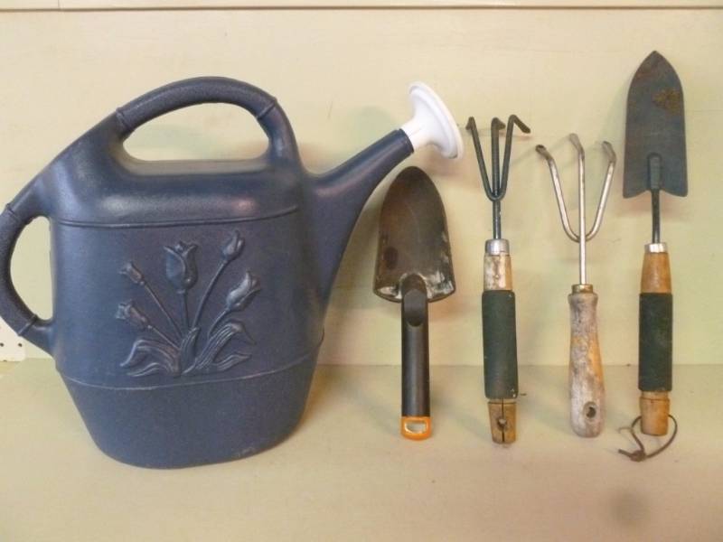 lot 204 image: Flower Garden Tools