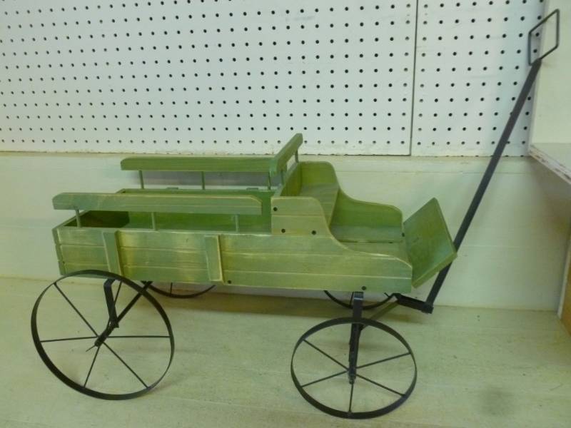lot 205 image: Decorative