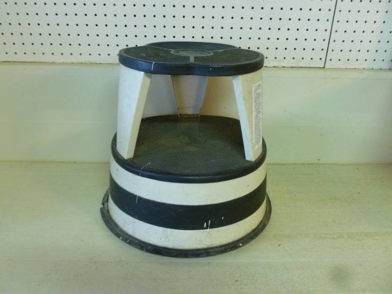 lot 213 image: Step Stool