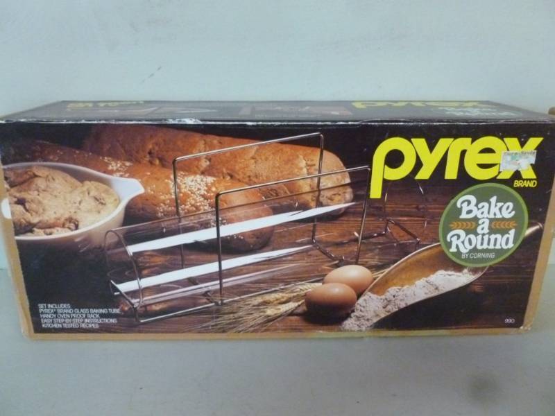 lot 221 image: Vintage Pyrex