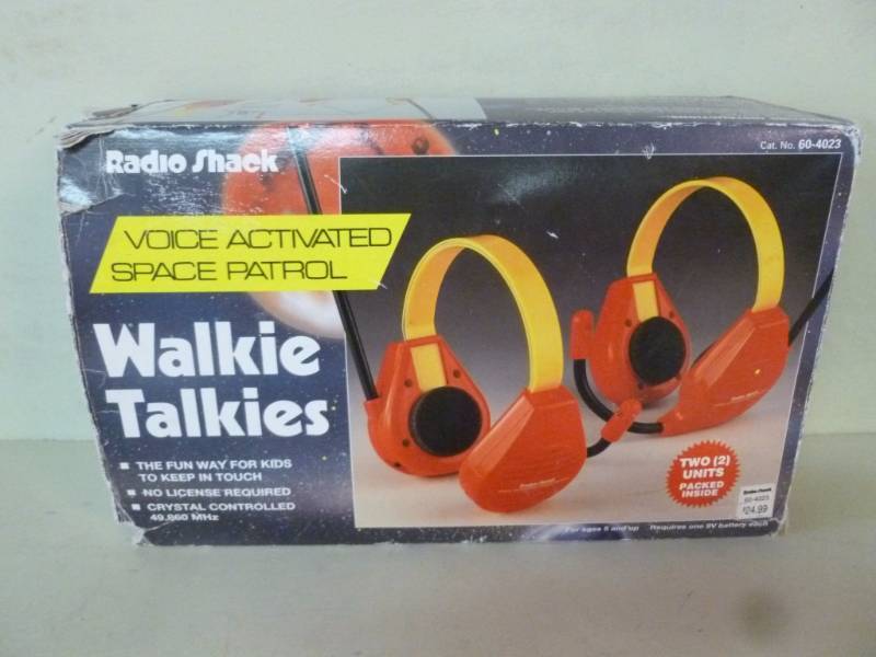 lot 256 image: Radio Shack Walkie Talkies