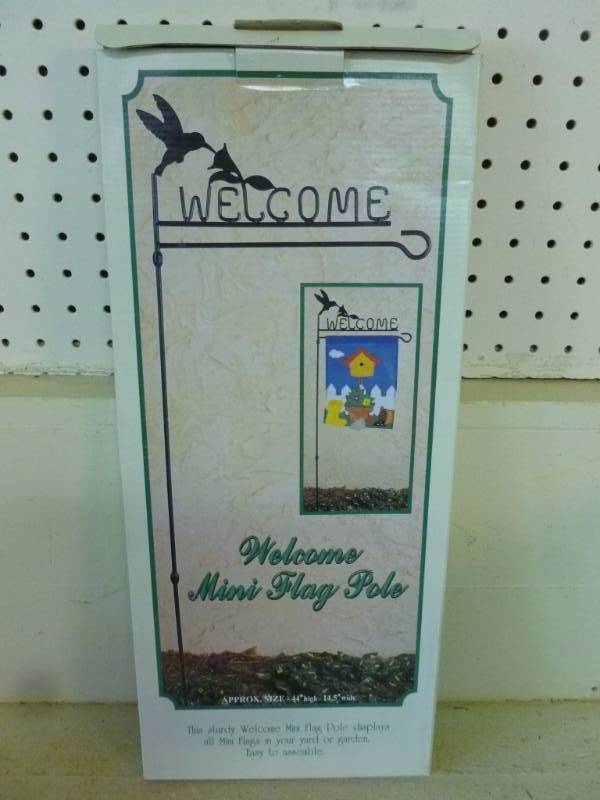 lot 264 image: Mini Flag Pole