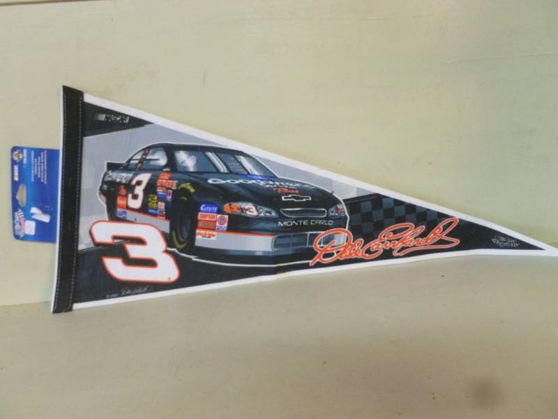 lot 266 image: Dale Earnhardt Collectible