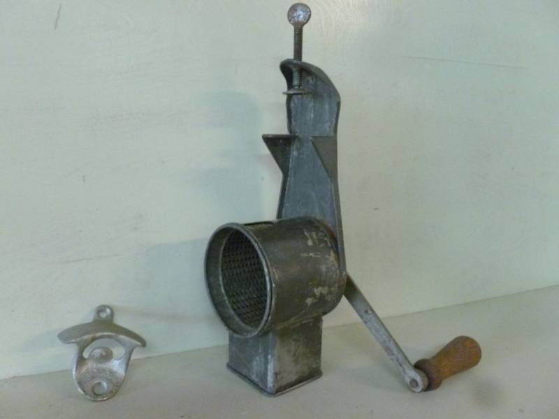 lot 287 image: Vintage Kitchen