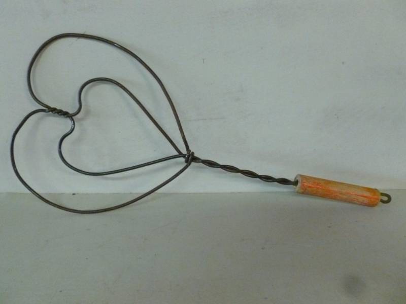 lot 290 image: Rug Beater