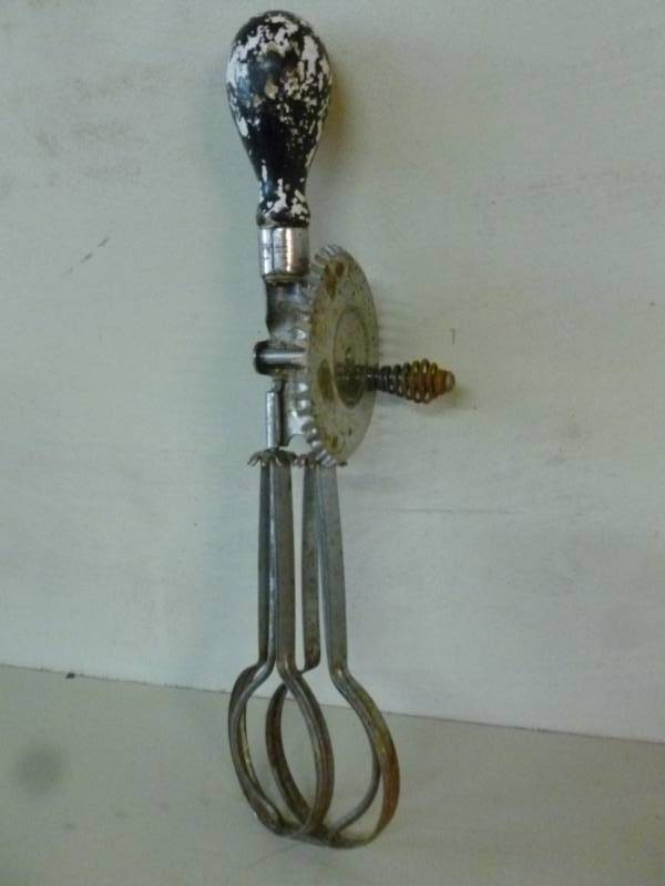 lot 291 image: Antique Egg Beater