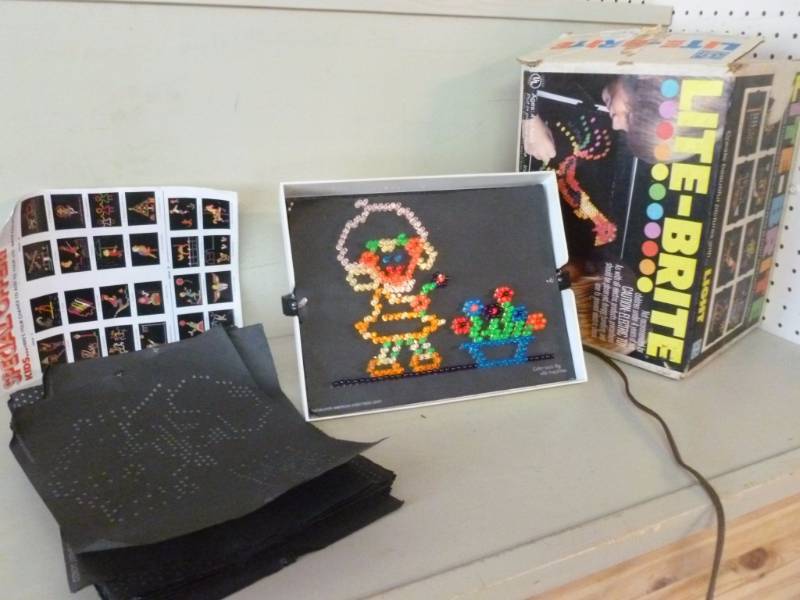 lot 298 image: Vintage Light Brite