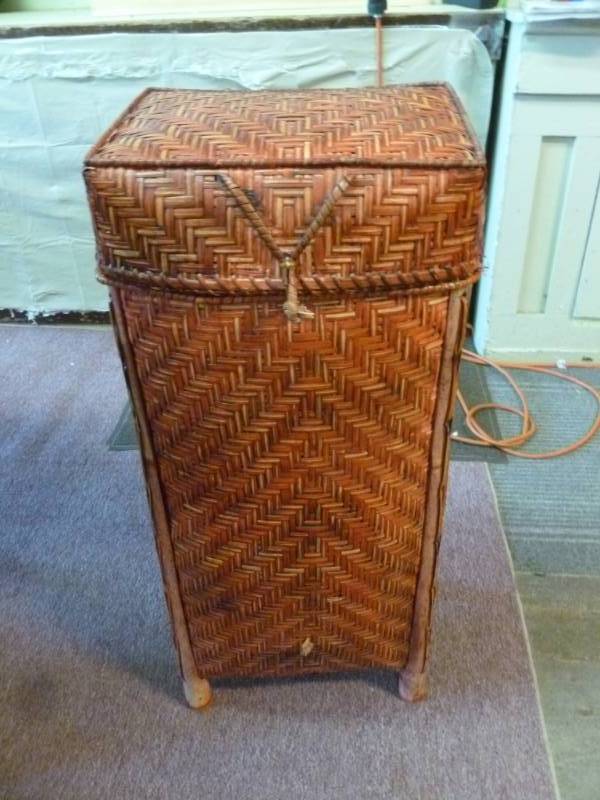lot 300 image: Basket