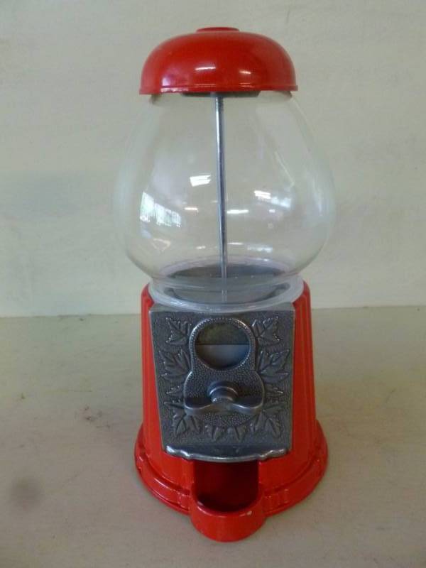 lot 305 image: Bulk Candy Vending Machine