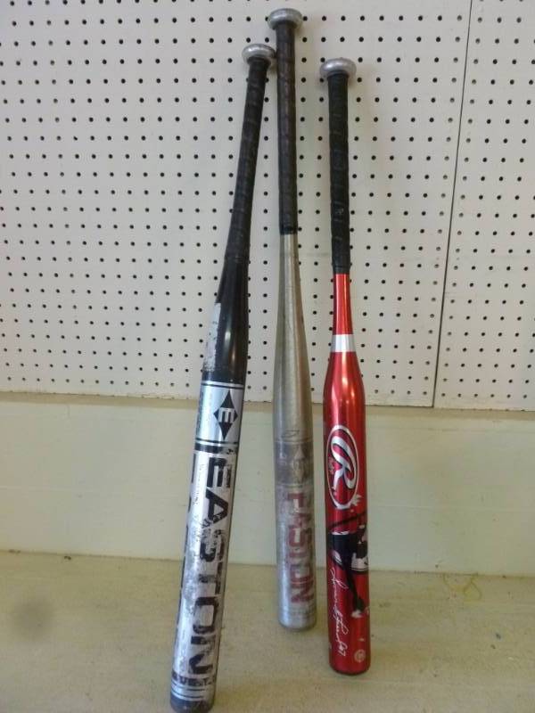 lot 307 image: Softball Bats