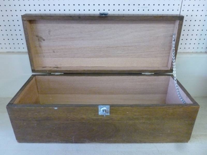 lot 308 image: Carpenters Box