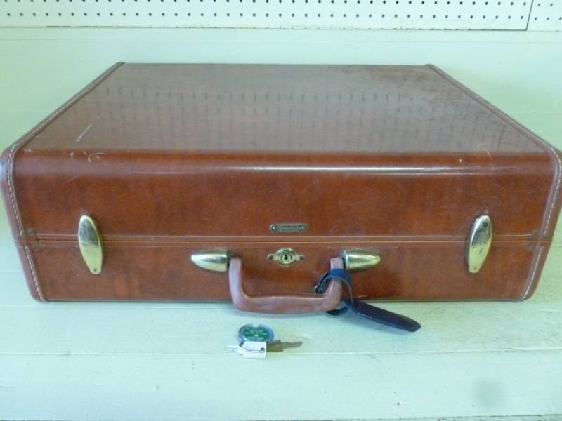 lot 309 image: Vintage Suitcase