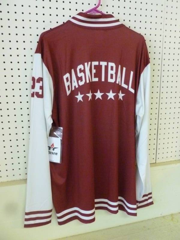 lot 310 image: Sports Cloths