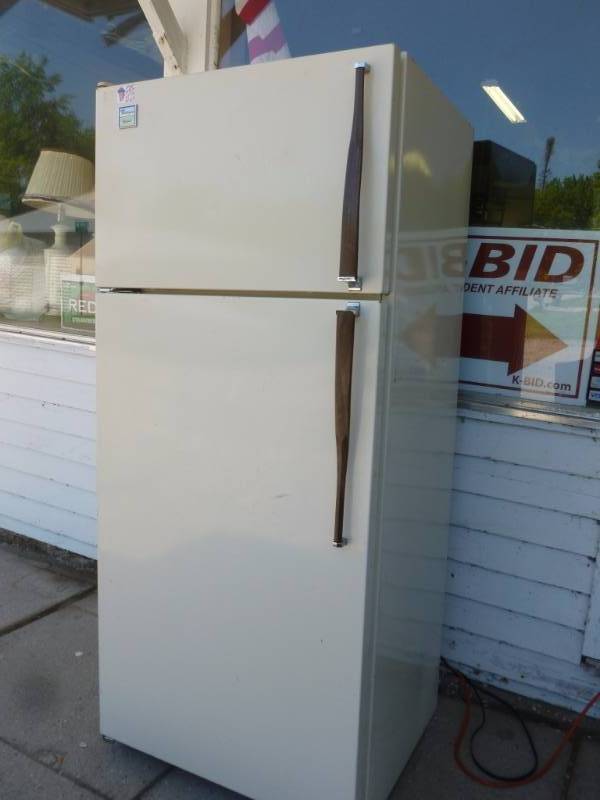 lot 319 image: Refrigerator  Freezer