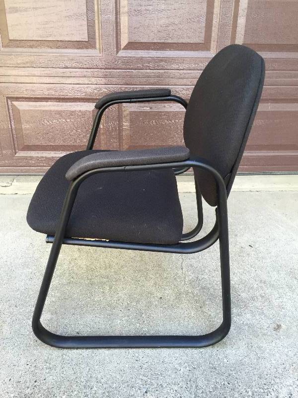 lot 18 image: Office Reception Ergonomic Sled Base Guest Lounge Chair with Padded Arms Home Office Seating Side Chair - Nice Condition Retails New $125.00 Chair #3-24x24x33