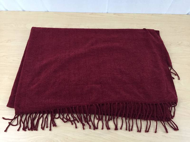 lot 29 image: Lovely Ikea Pillows & Throw - Excellent Condition
