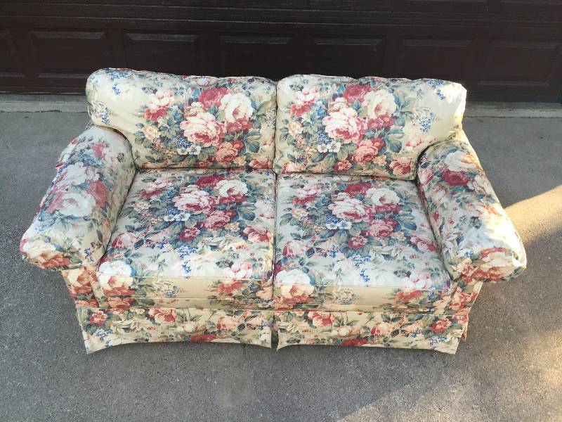 lot 35 image: High Quality Made Stanton Cooper Lovely French Provincial Floral Loveseat Perfect For Bedroom Sun Room Or Porch - Cushions Are Like When They Were Purchased