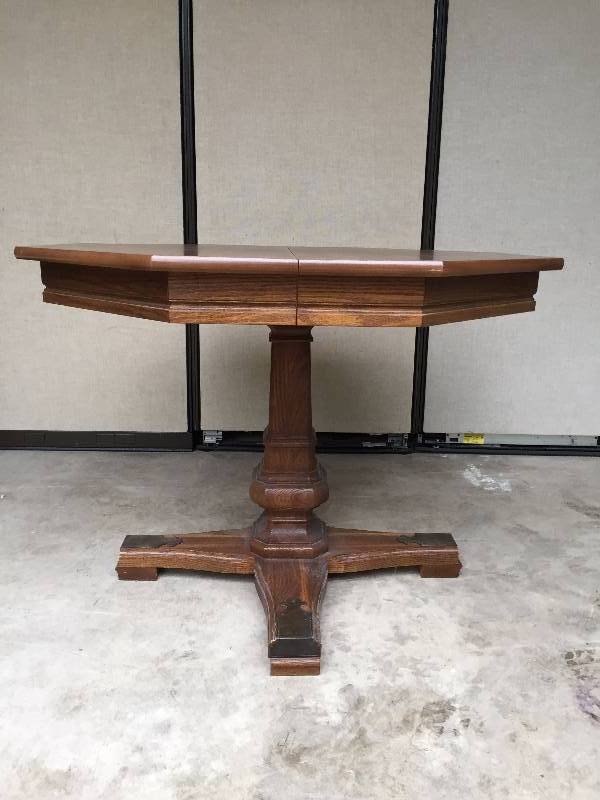 lot 57 image: Quality Vintage Keller Furniture Jacobean Revival French Influence Fleur De Lis Carved Wood Dining Set With 4 Chairs - Table Has Brass Accents at the Base Plus 2 Extra Leaves - 2 Captain Chairs & 2 Side Chairs - Spectacular Condition  Matches Lot 56