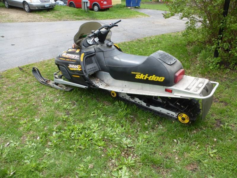 lot 8 image: 2004 Skidoo Summit 800