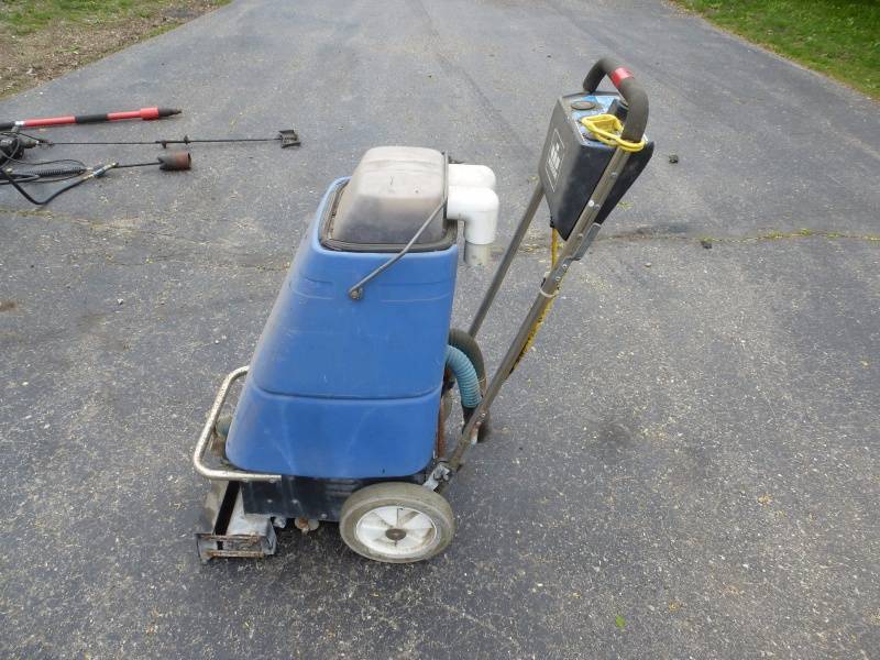 lot 15 image: Windsor Carpet Extractor #6