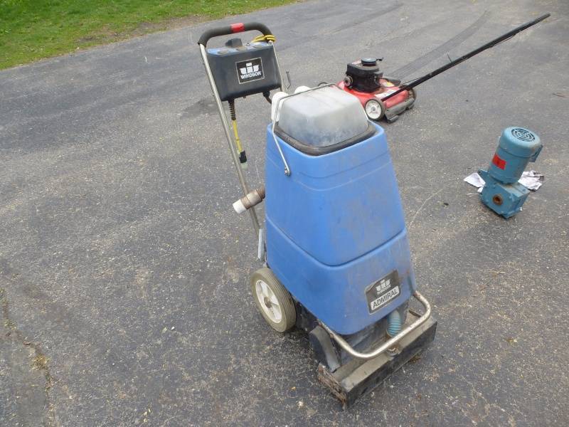 lot 16 image: Windsor Carpet Extractor #7