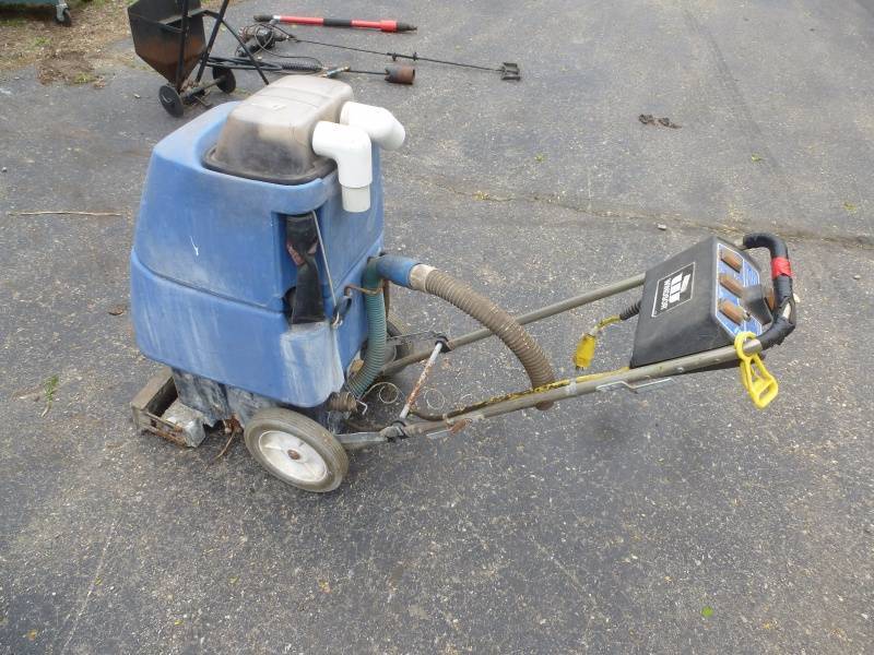 lot 17 image: Windsor Carpet Extractor #8