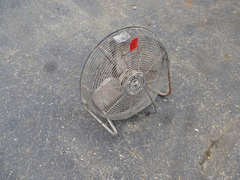 lot 25 image: 24 Floor Fan #16